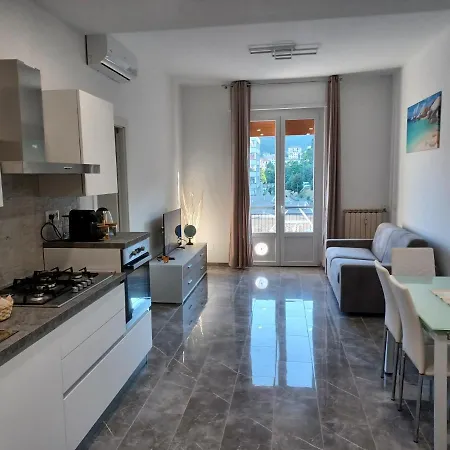 Adelina House Apartman La Spezia